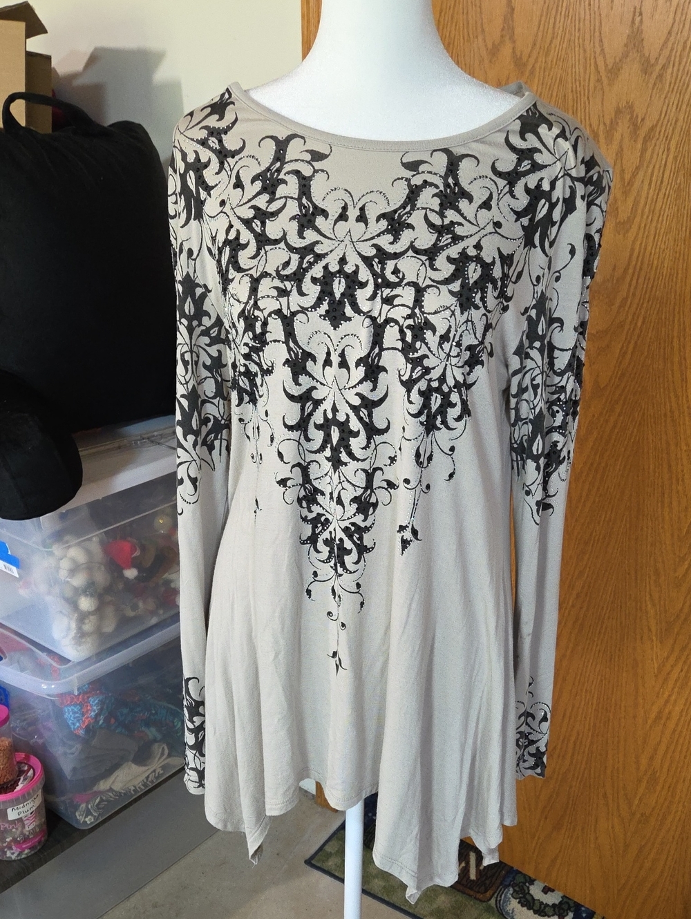 #11 Long Sleeve Cream Tunic Top with Black Scroll Print Vocal Large
